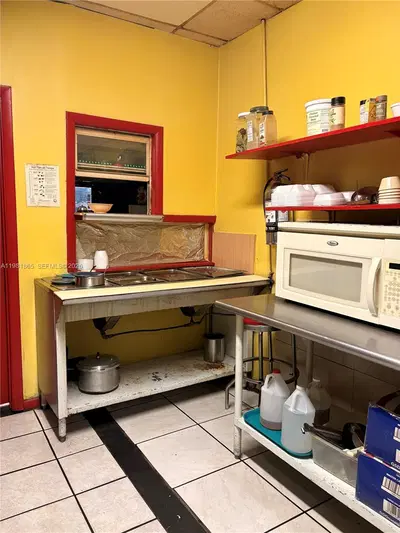 Established Restaurant and Caf with Current Licenses