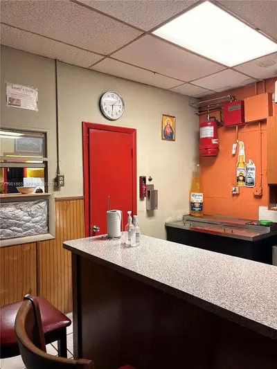 Established Restaurant and Caf with Current Licenses