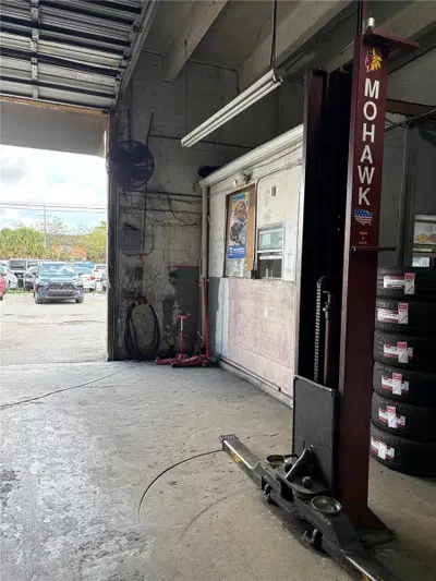 Established Tire Shop and Oil Change with Active Client Base