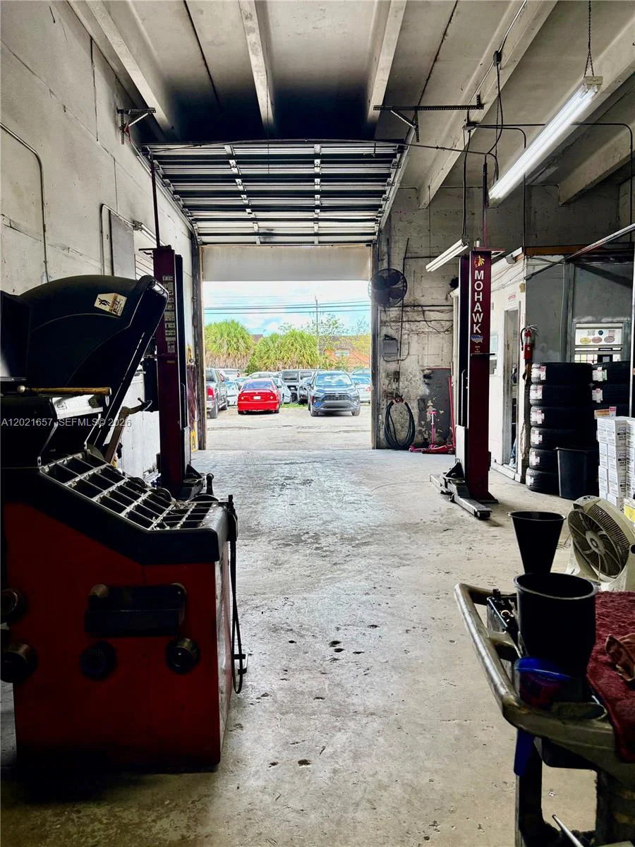 Established Tire Shop and Oil Change with Active Client Base