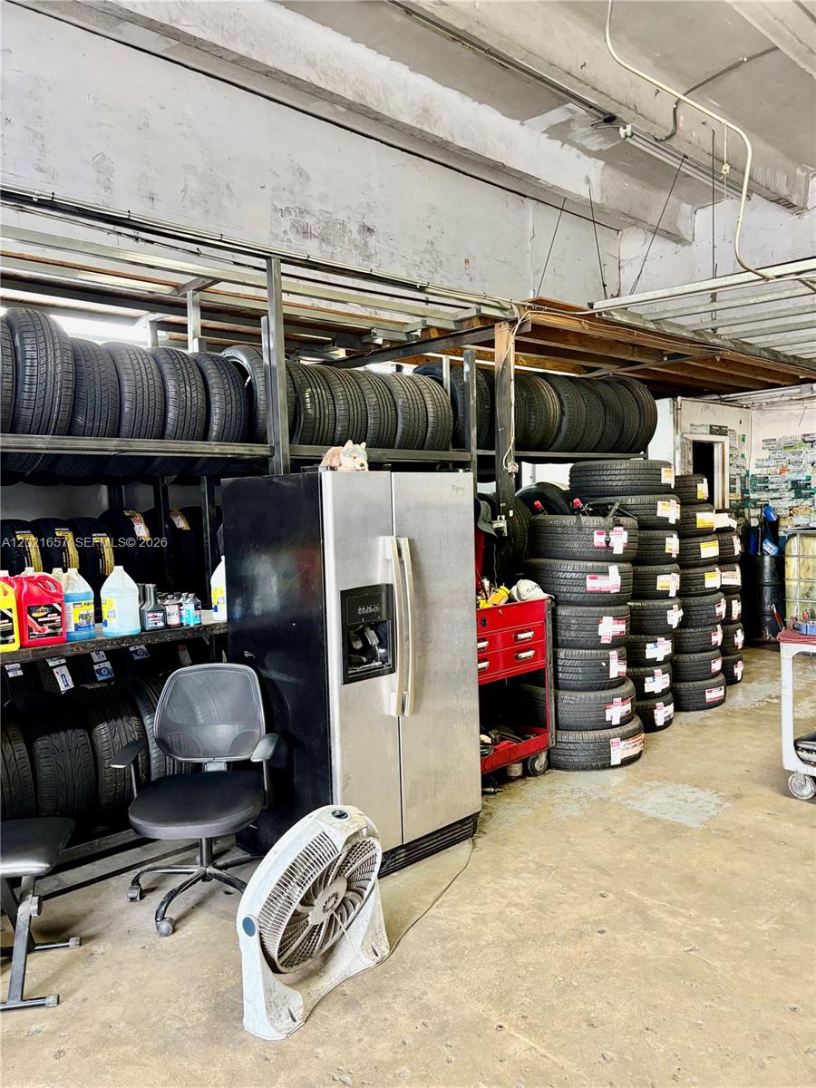 Established Tire Shop and Oil Change with Active Client Base