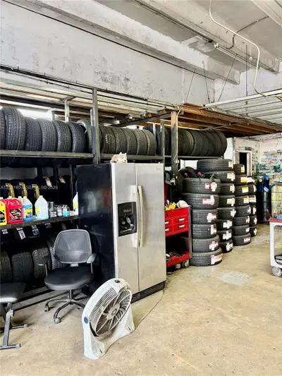 Established Tire Shop and Oil Change with Active Client Base