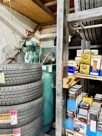 Established Tire Shop and Oil Change with Active Client Base