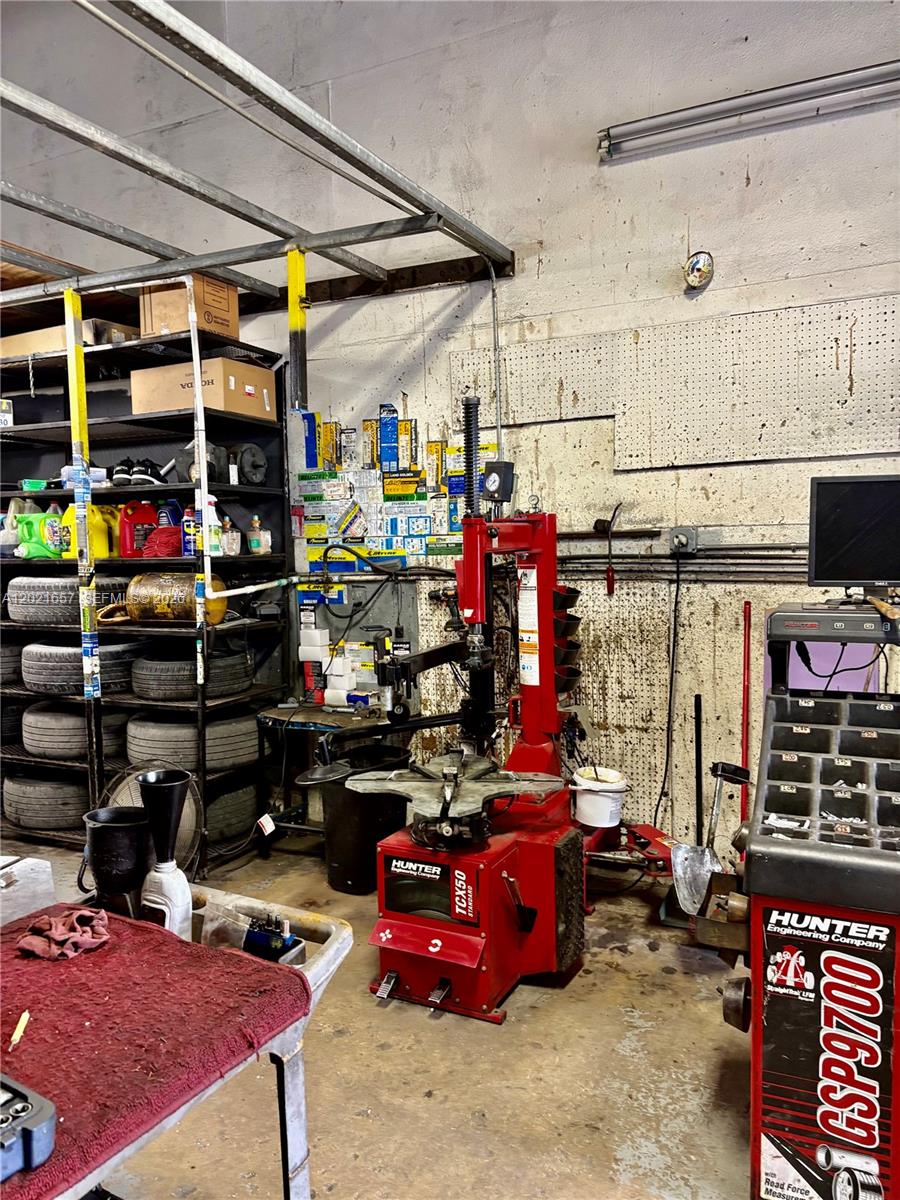 Established Tire Shop and Oil Change with Active Client Base