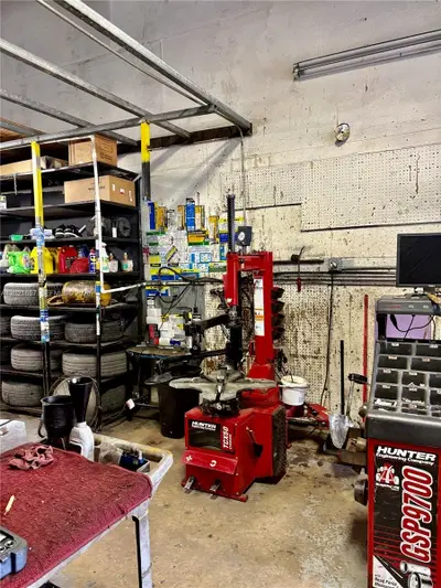 Established Tire Shop and Oil Change with Active Client Base