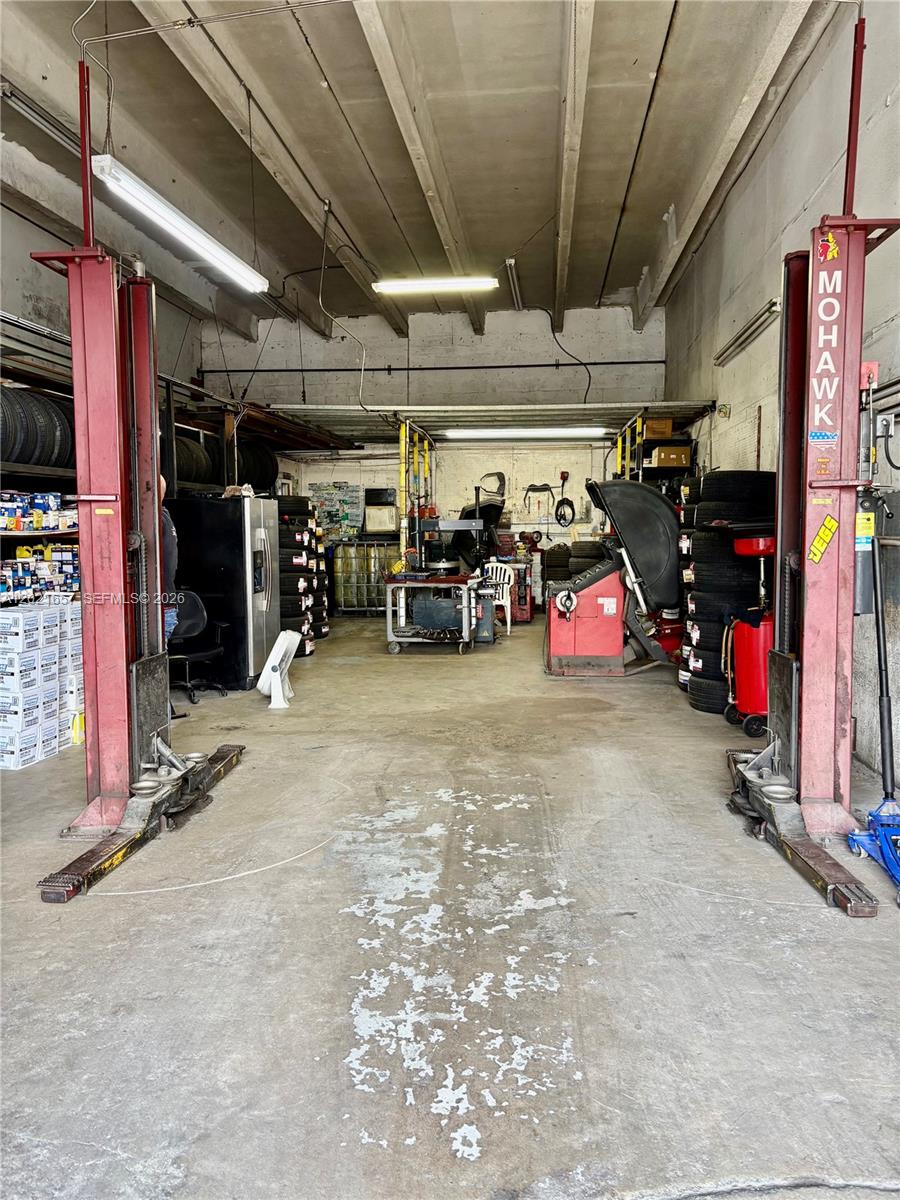 Established Tire Shop and Oil Change with Active Client Base