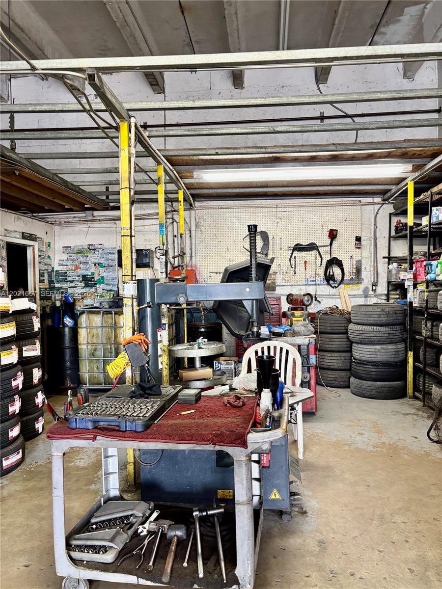 Established Tire Shop and Oil Change with Active Client Base