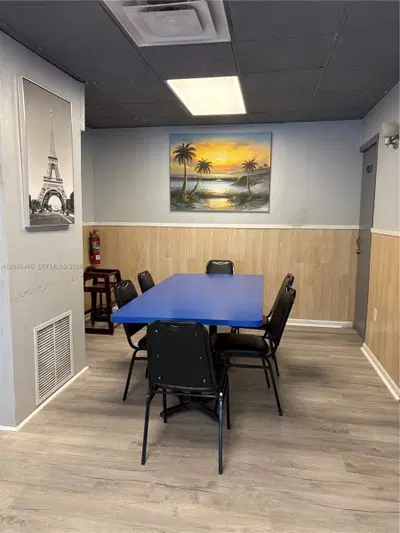 Turnkey Restaurant  Cafe with Established Local Presence