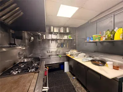 Turnkey Restaurant  Cafe with Established Local Presence