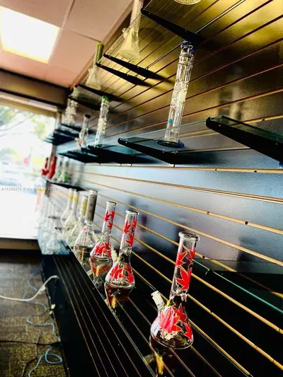 Profitable Smoke Shop with Turnkey Operations