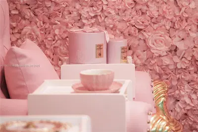 Thriving Luxury Beauty Salon with Loyal Clientele