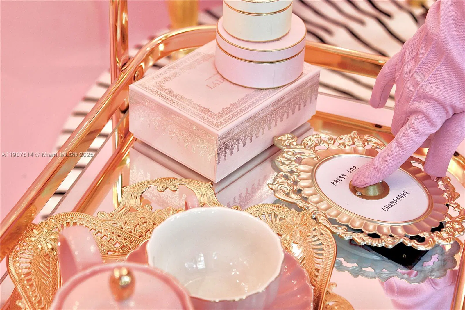 Thriving Luxury Beauty Salon with Loyal Clientele