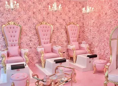 Thriving Luxury Beauty Salon with Loyal Clientele