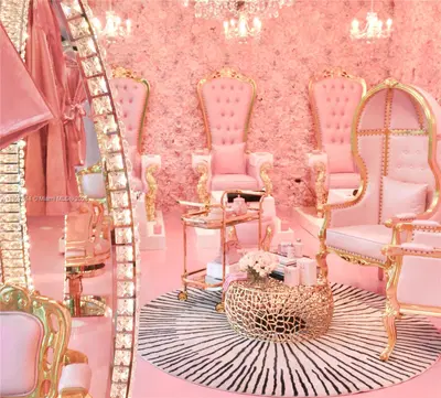 Thriving Luxury Beauty Salon with Loyal Clientele