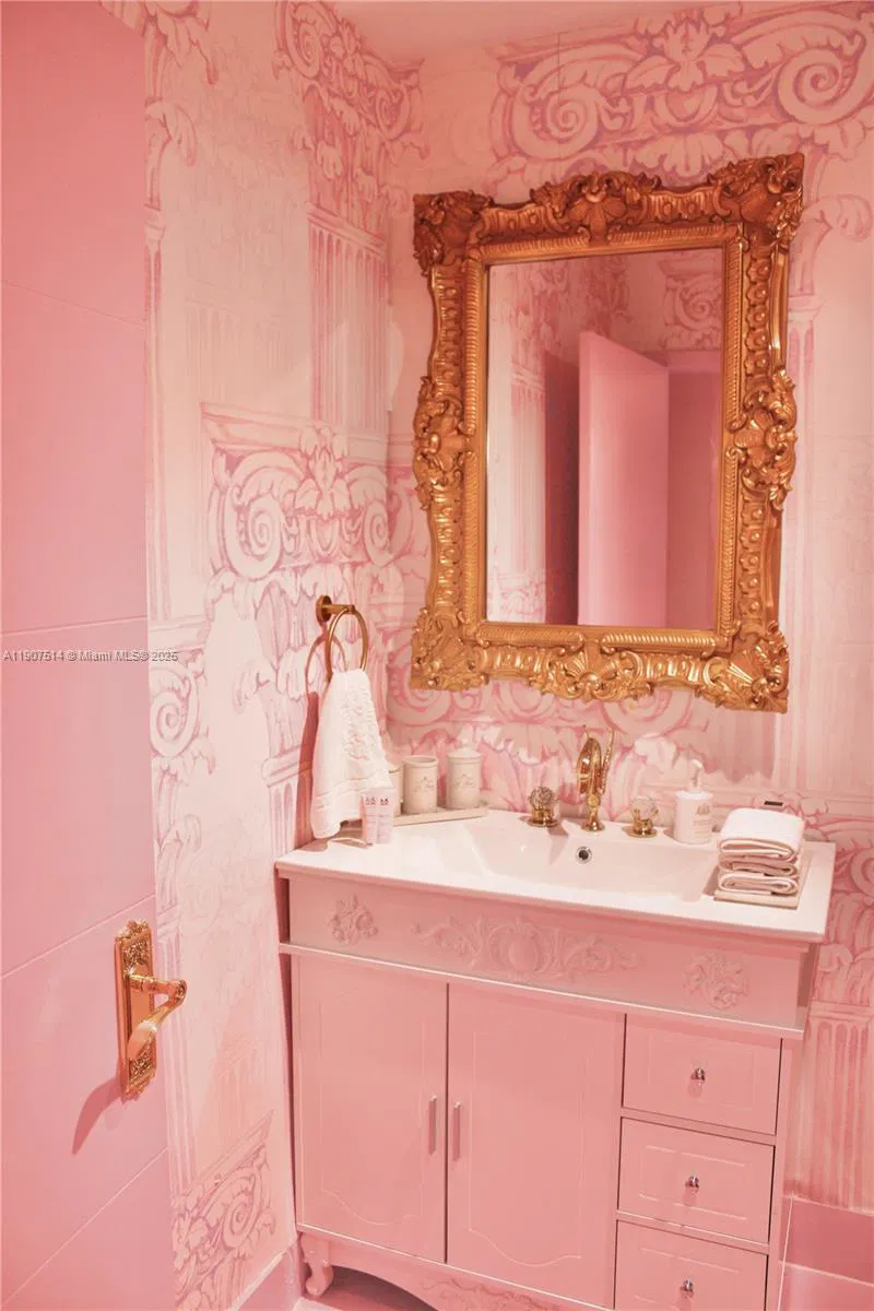 Thriving Luxury Beauty Salon with Loyal Clientele