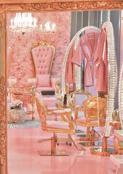 Thriving Luxury Beauty Salon with Loyal Clientele