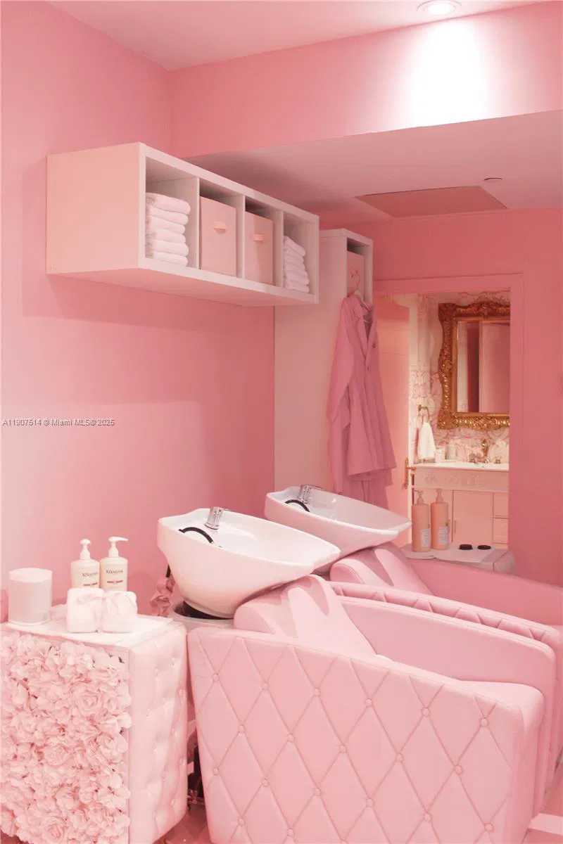 Thriving Luxury Beauty Salon with Loyal Clientele