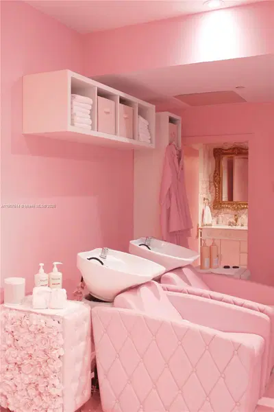 Thriving Luxury Beauty Salon with Loyal Clientele