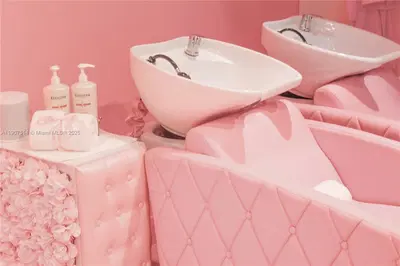 Thriving Luxury Beauty Salon with Loyal Clientele