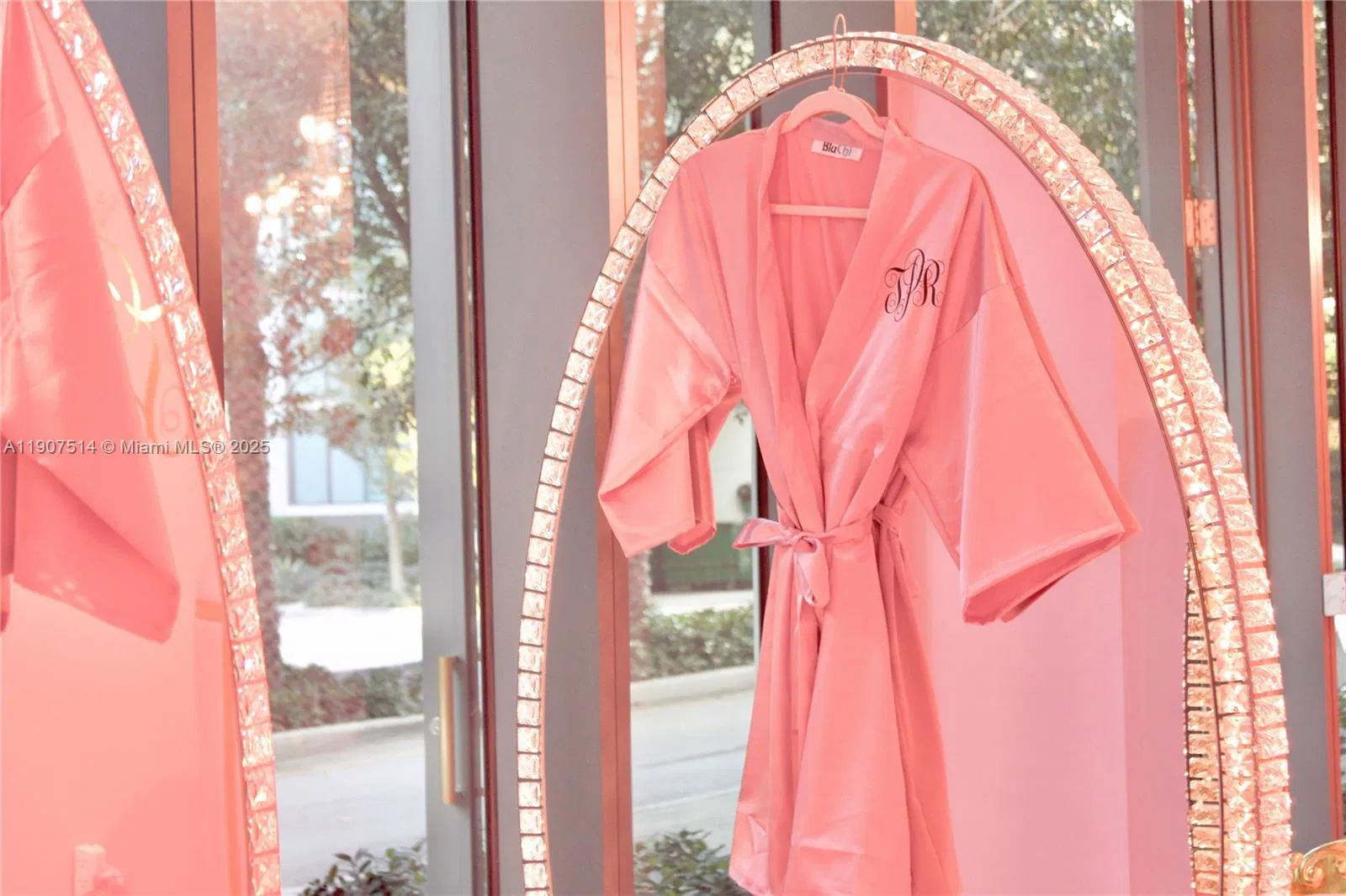 Thriving Luxury Beauty Salon with Loyal Clientele