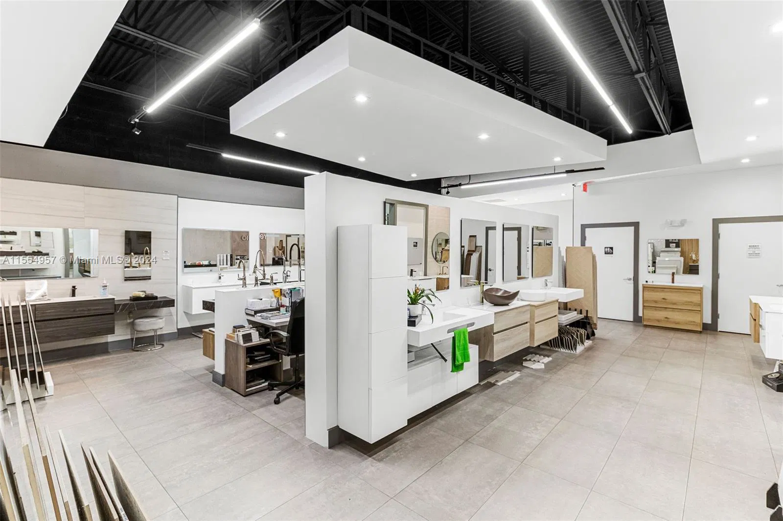 Premier Tile and Stone Retailer with Prime Showroom