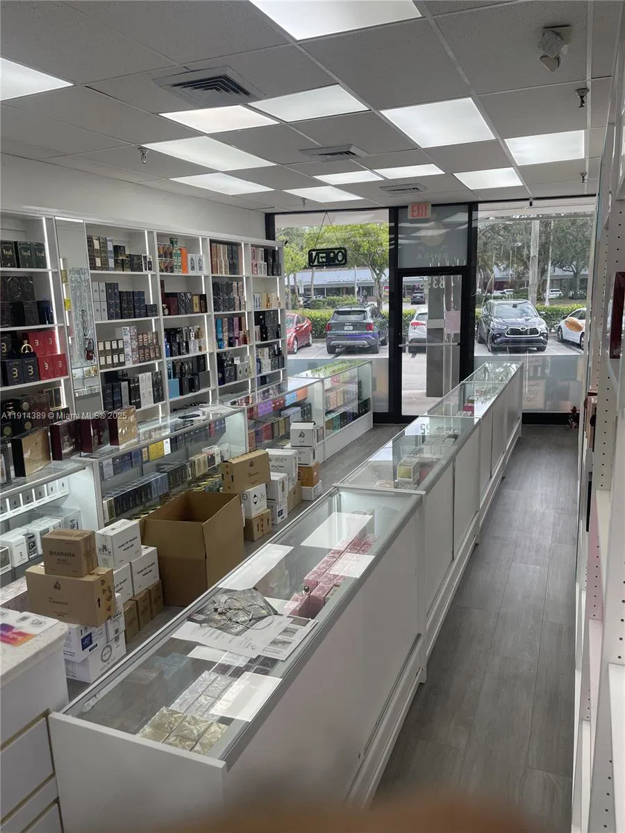 Turnkey International Fragrance Retailer in High Traffic Plaza