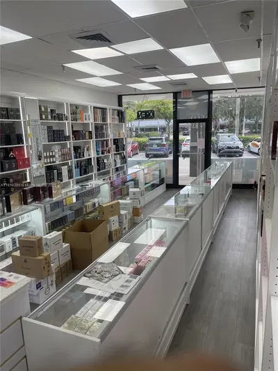 Turnkey International Fragrance Retailer in High Traffic Plaza