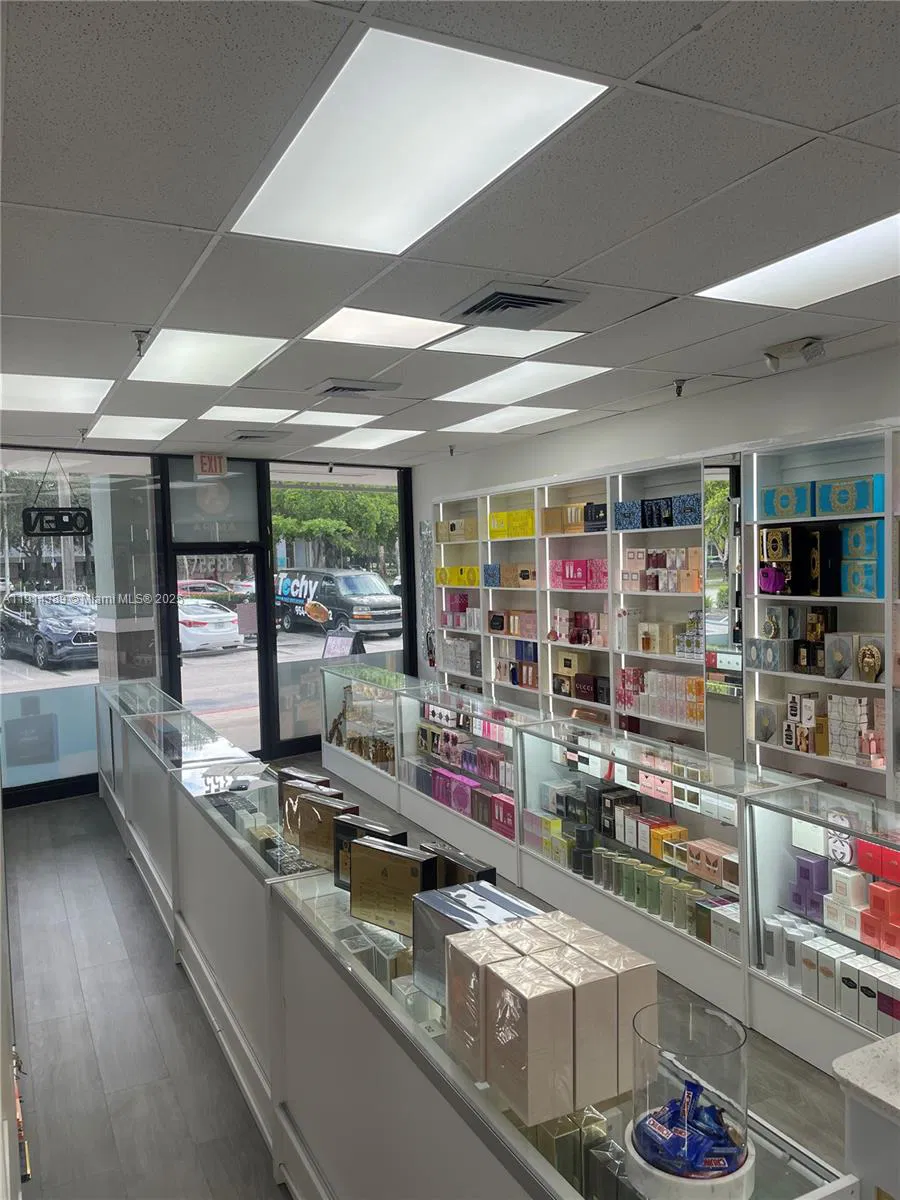 Turnkey International Fragrance Retailer in High Traffic Plaza