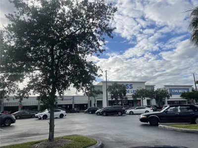 Turnkey International Fragrance Retailer in High Traffic Plaza