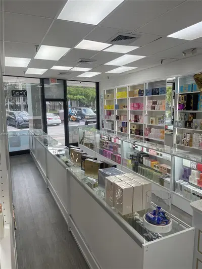 Turnkey International Fragrance Retailer in High Traffic Plaza