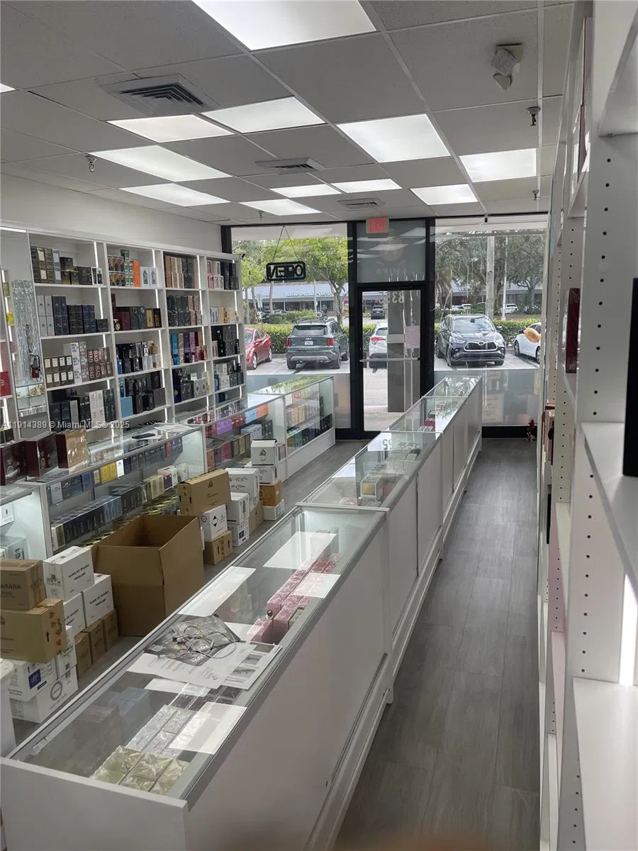 Turnkey International Fragrance Retailer in High Traffic Plaza