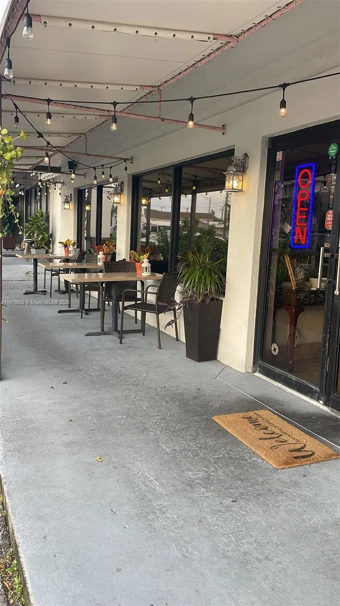 Thriving Arabic Restaurant with Loyal Clientele