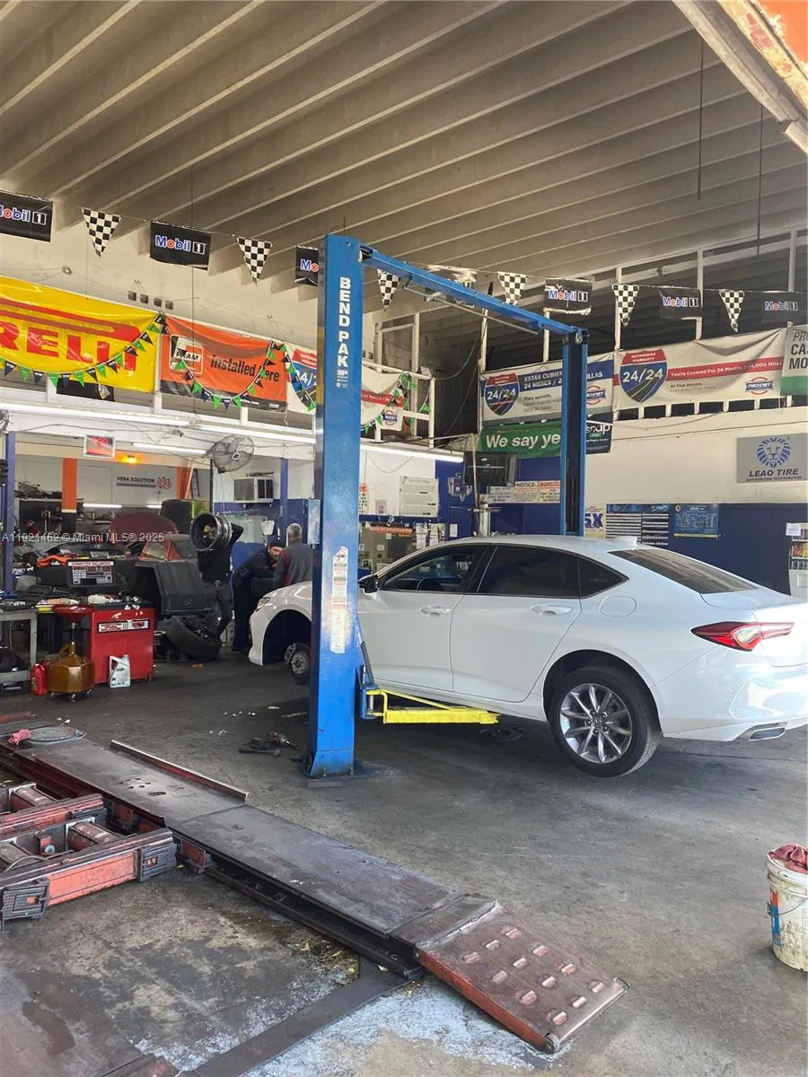 Established Auto Repair Shop with Low Overhead
