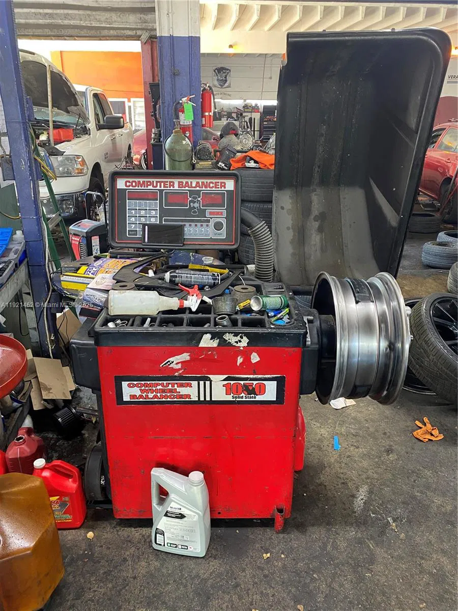 Established Auto Repair Shop with Low Overhead