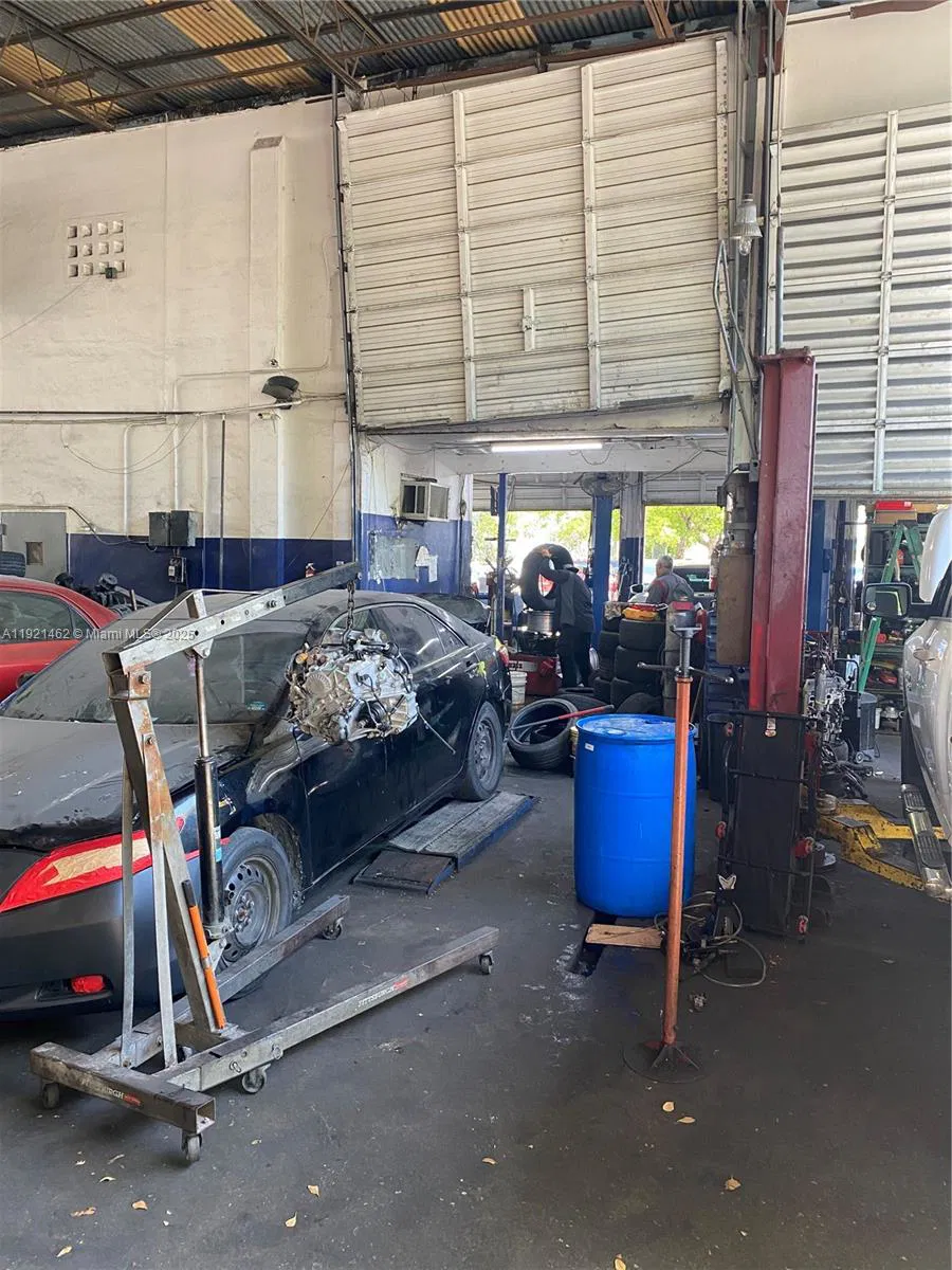 Established Auto Repair Shop with Low Overhead