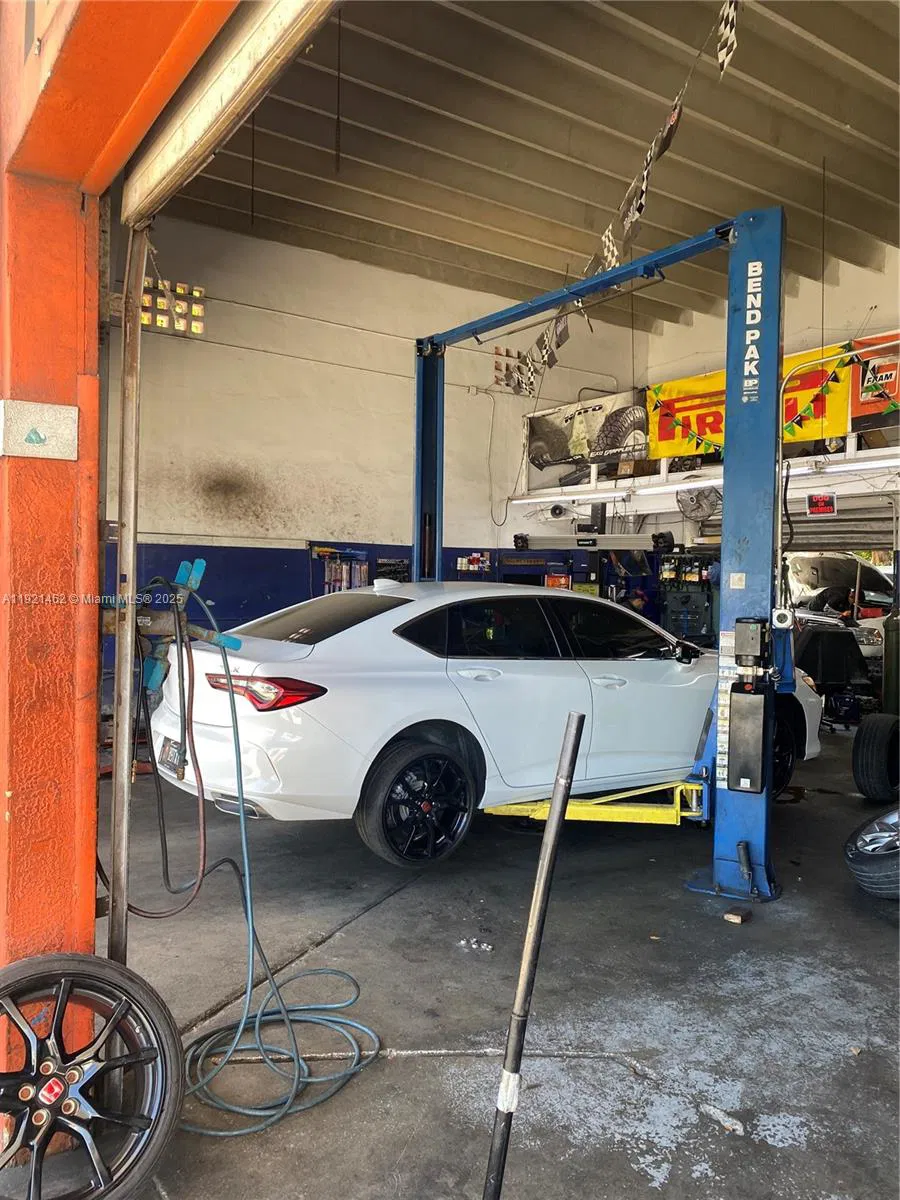 Established Auto Repair Shop with Low Overhead