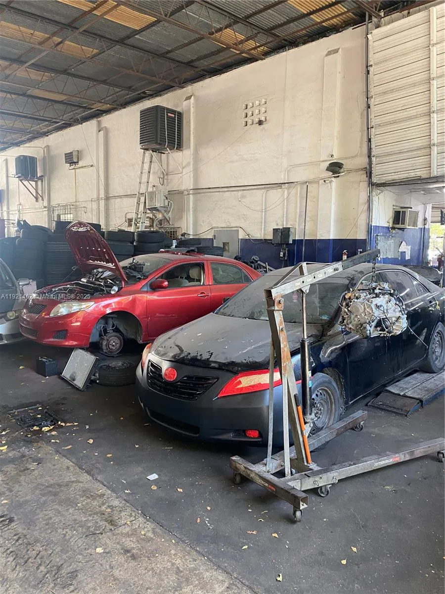 Established Auto Repair Shop with Low Overhead