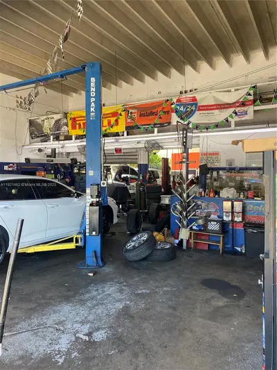 Established Auto Repair Shop with Low Overhead