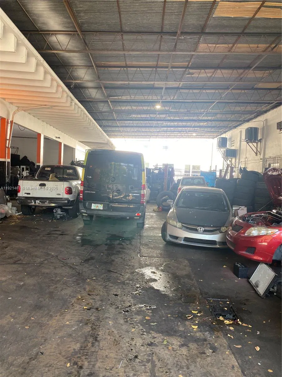 Established Auto Repair Shop with Low Overhead