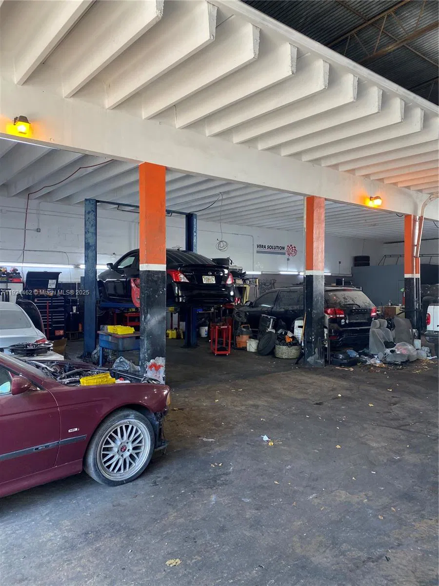 Established Auto Repair Shop with Low Overhead