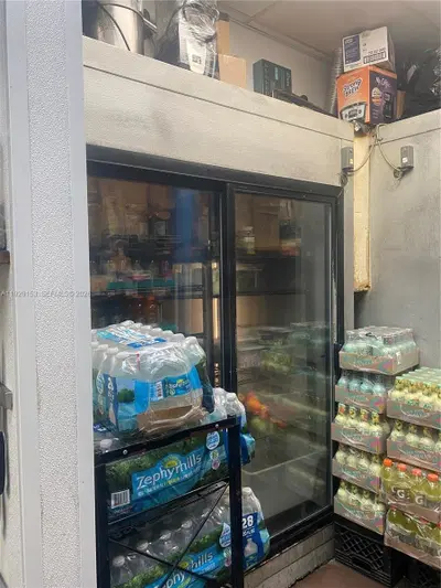 Established Sandwich Shop with Prime Brickell Location