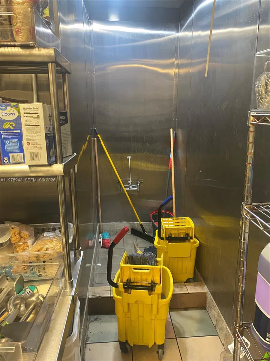 Established Mexican Restaurant with High Visibility