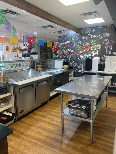 Established Mexican Restaurant with High Visibility