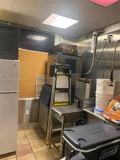 Established Mexican Restaurant with High Visibility