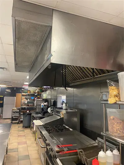 Established Mexican Restaurant with High Visibility