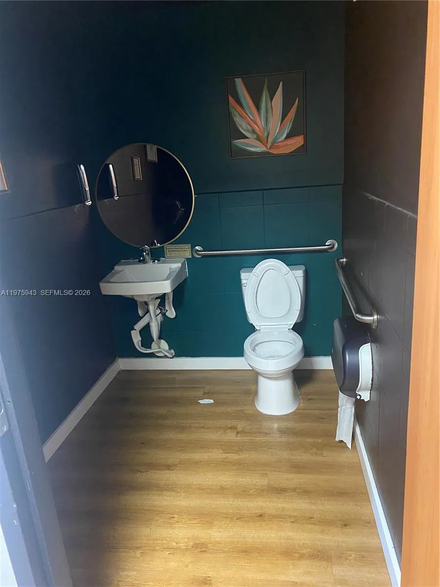 Established Mexican Restaurant with High Visibility