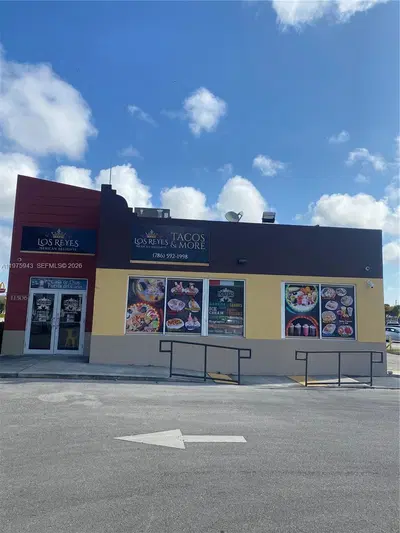 Established Mexican Restaurant with High Visibility