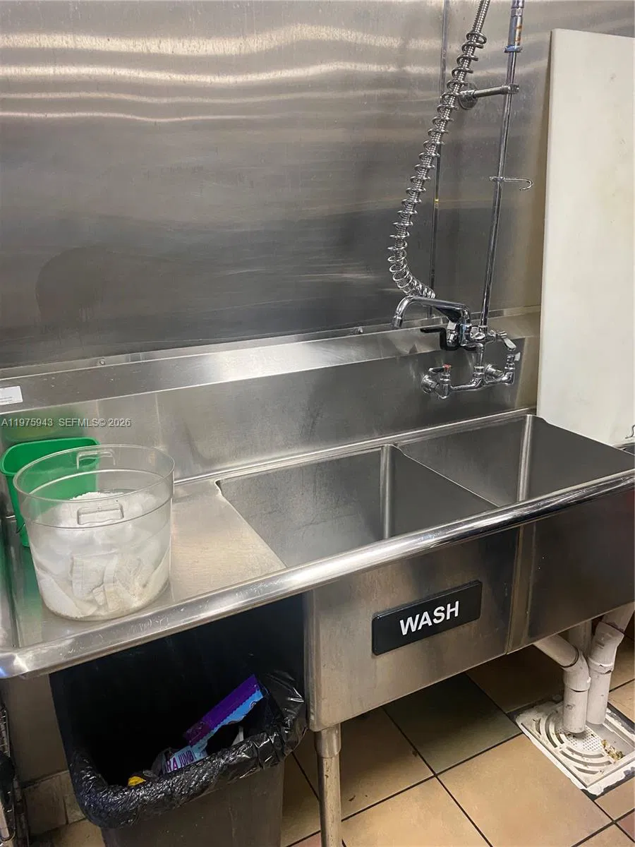 Established Mexican Restaurant with High Visibility