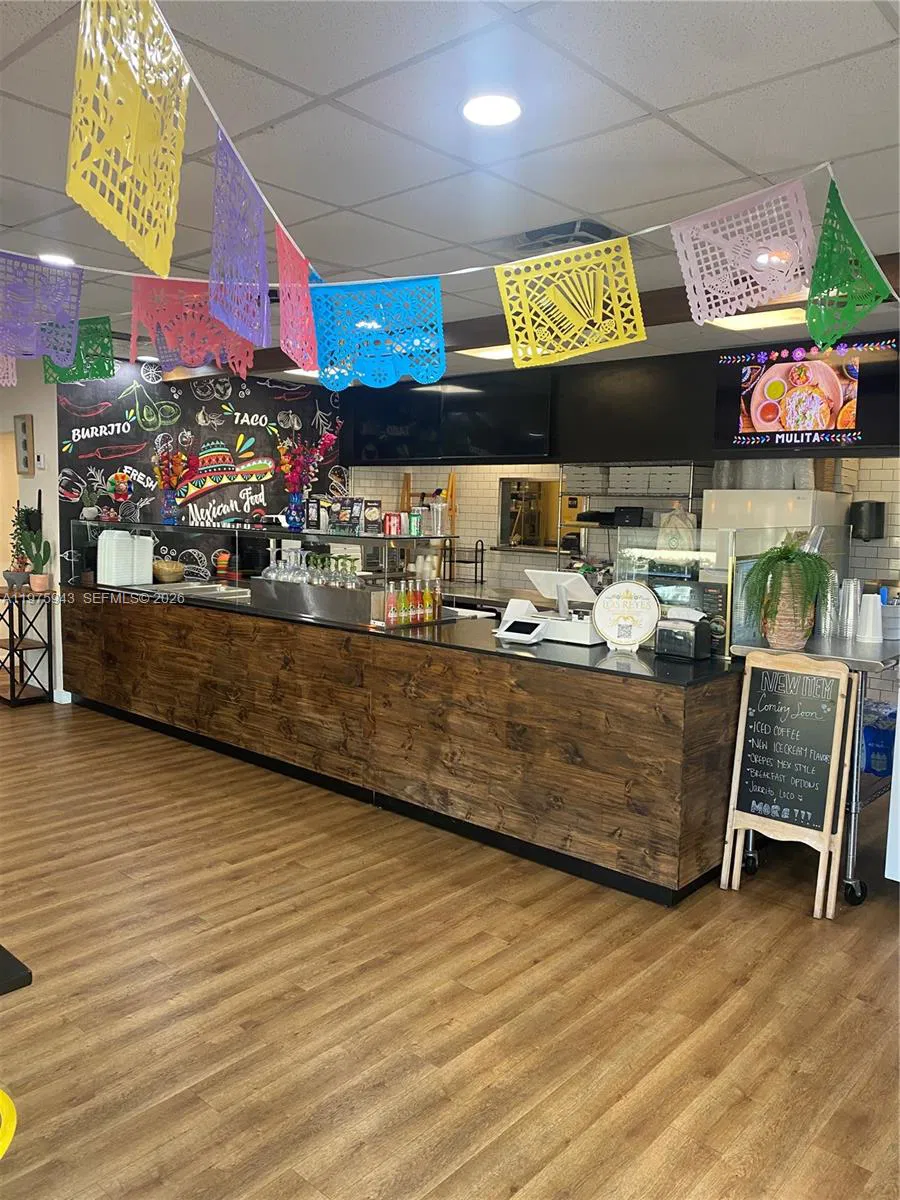 Established Mexican Restaurant with High Visibility