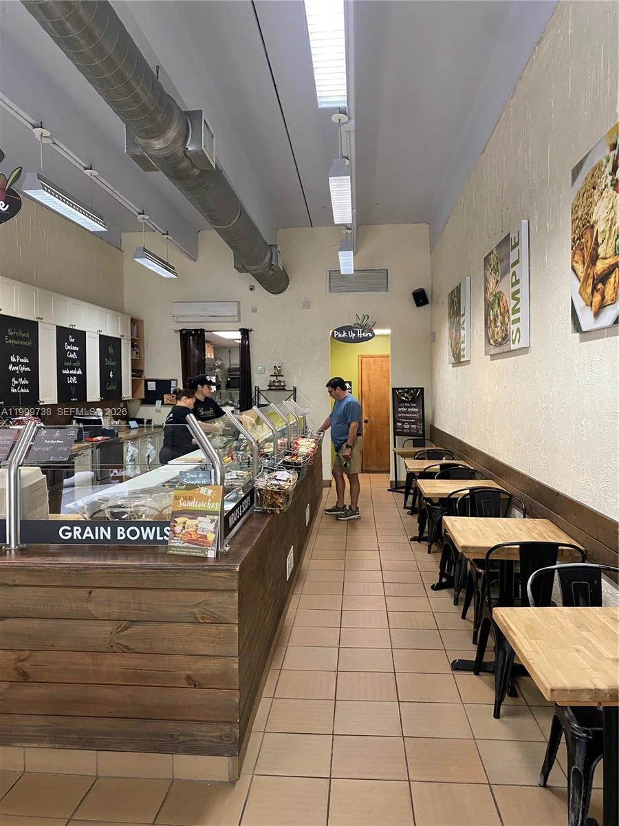 Established Gourmet Salad Restaurant in Prime Location